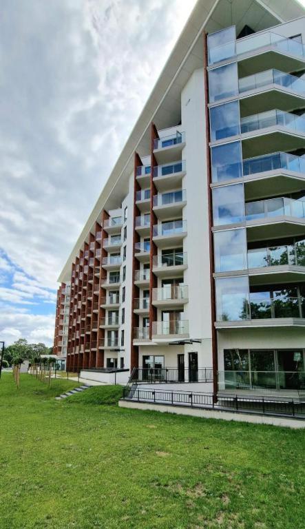 NOWY! Apartament Pinea113 z aneksem kuchennym, przy plaży, basen, sauna, garaż w cenie, 100m od głównej promenady - B&B