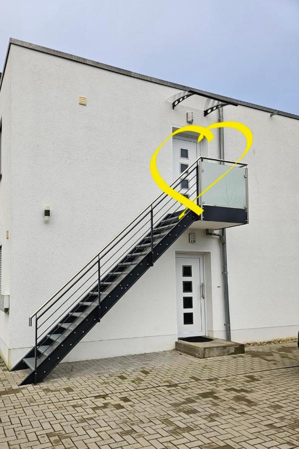 Moderne Wohnung mit Balkon - nahe Kurpark & Messezentrum - Ferienwohnung