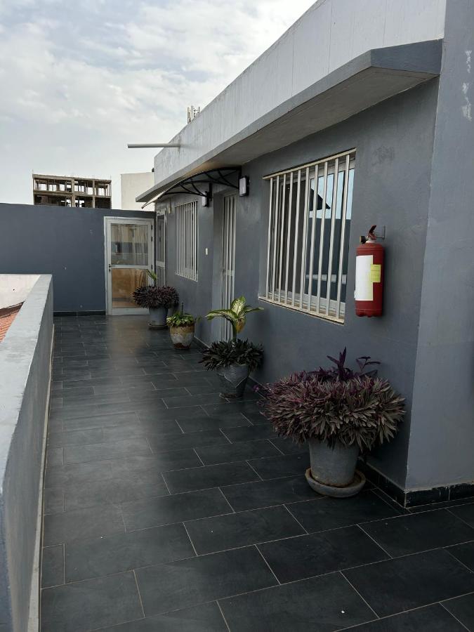 Chic Dakar Rooftop Bedroom WiFi shared Kitchen - B&B