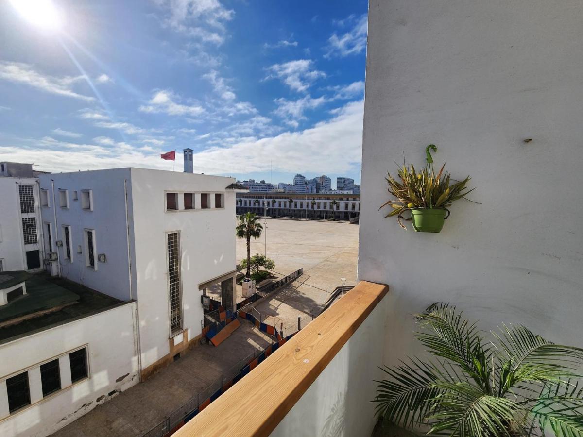 The 31 Grand Théâtre by IB Signature - Boho Chic 1BR Apt - with Wifi - Self check-in - 24 x7 Security - City View with terrace - Walk to Cafes! City Centre, Tram - Chambres d'hôtes Casablanca