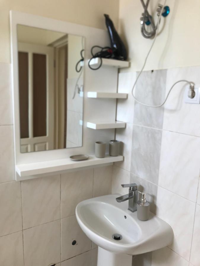 Tweepersoonskamer met Gedeelde Badkamer