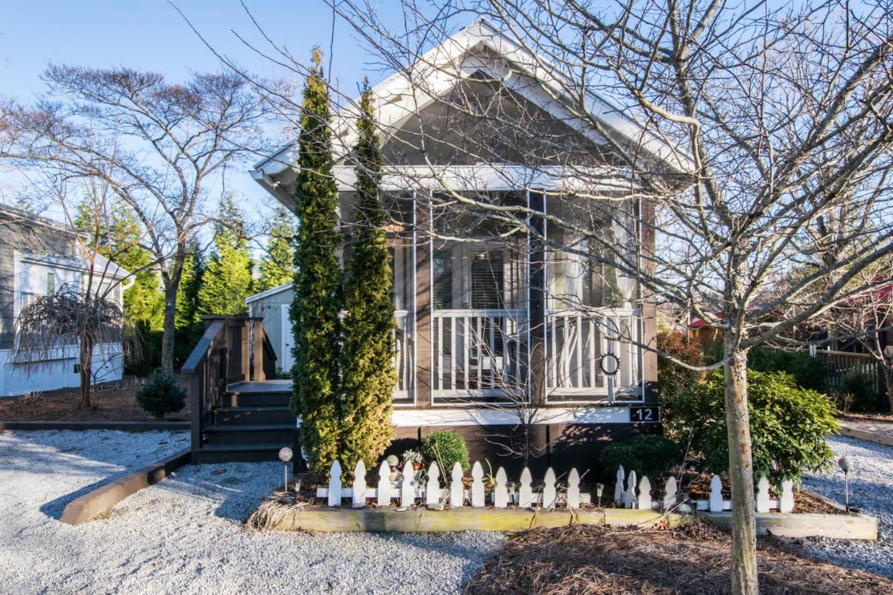 Gorgeous 1BR Tiny Home with Pool and Bocce - Bed and Breakfast Flat Rock