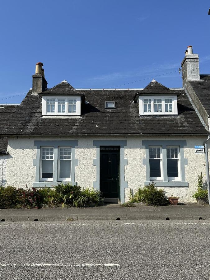 Traditional Inveraray Cottage - Amazing Loch Views - B&B Inveraray