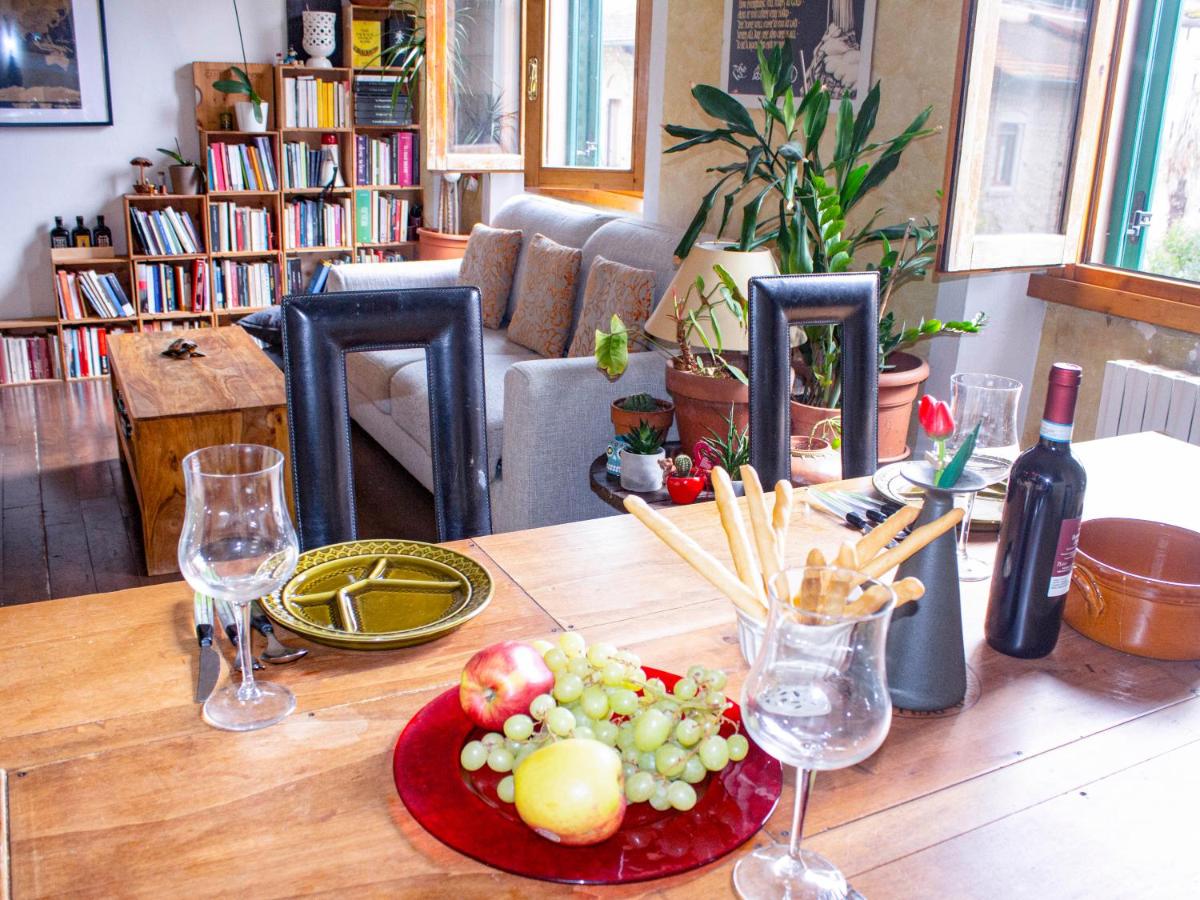 Wine House - Salutati - B&B Florence