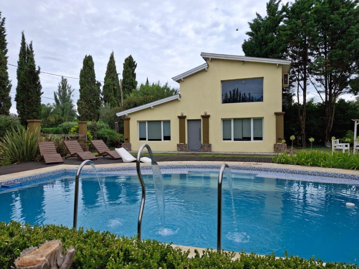 Casa linda con pileta - B&B