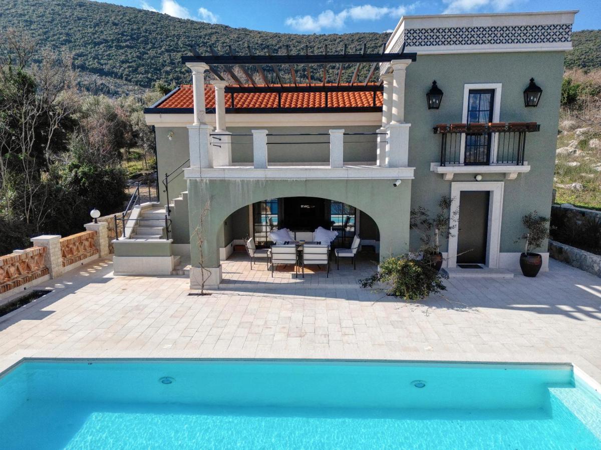 Luxury Private Serenity Villa - B&B