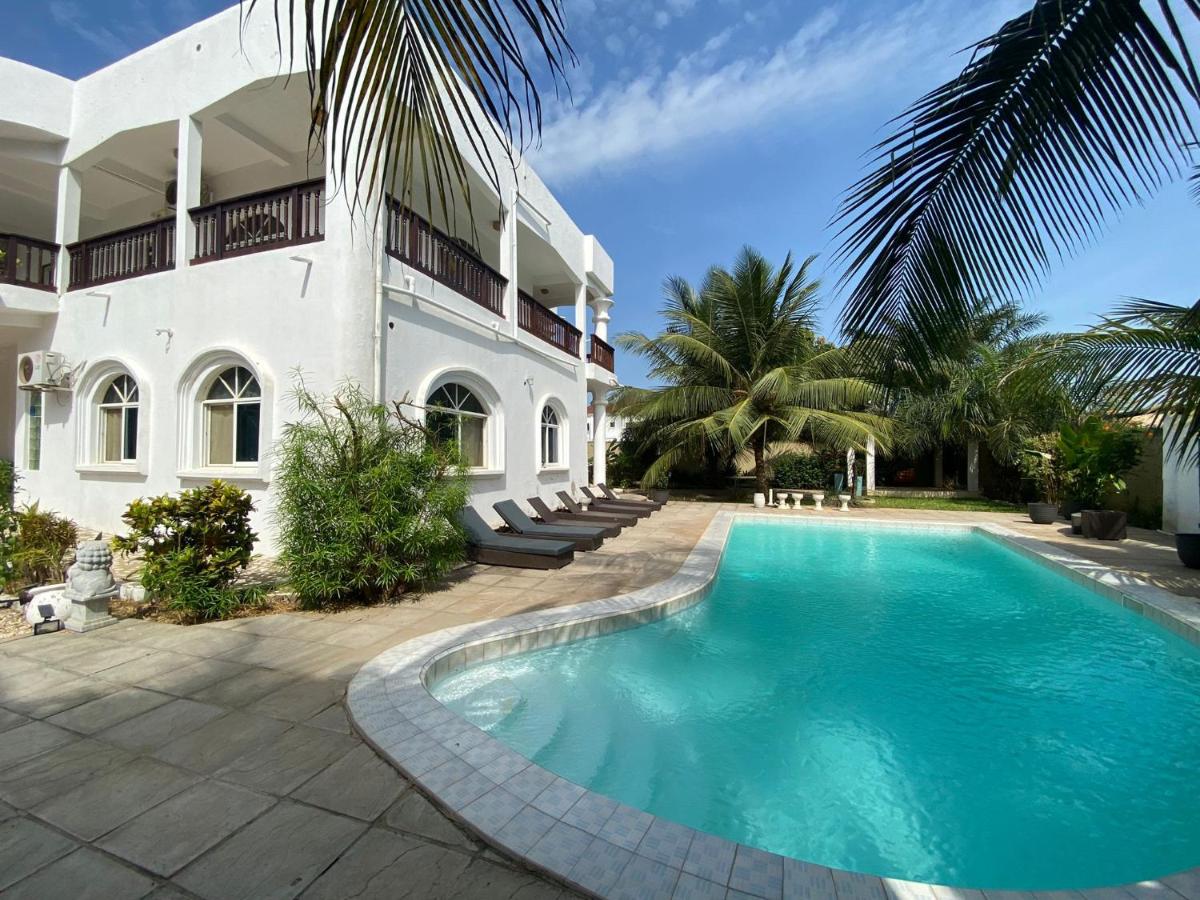 Hibiscus WhiteHouse - Ferienwohnung Brufut