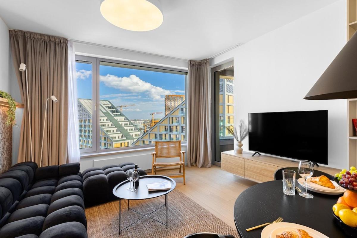 Stylish Haven SkyPark Apartment - Bed and Breakfast