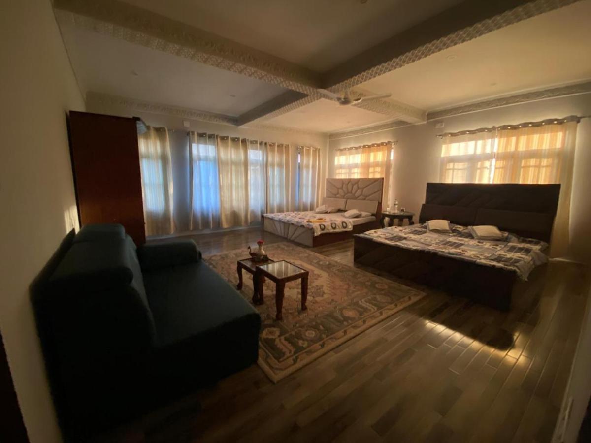 Deluxe Family Room