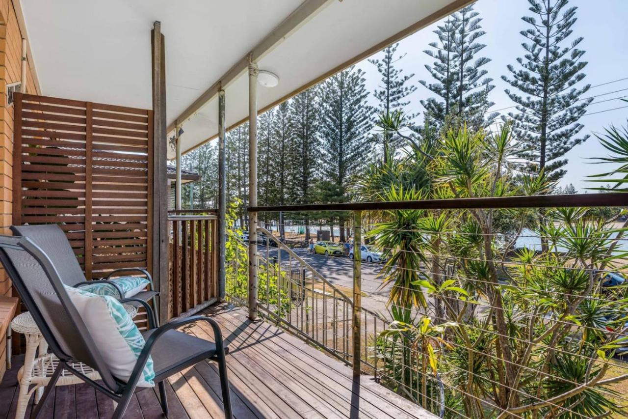 Tonys Getaway in Koala Park Amazing Beach Views - B&B
