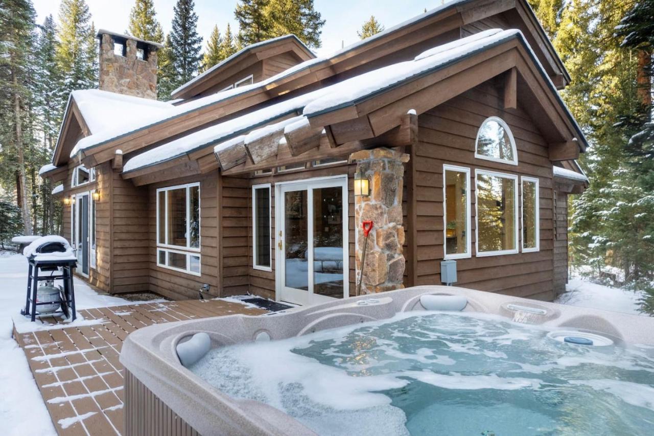 Trailside Mountain Retreat with Private Hot Tub - B&B Winter Park