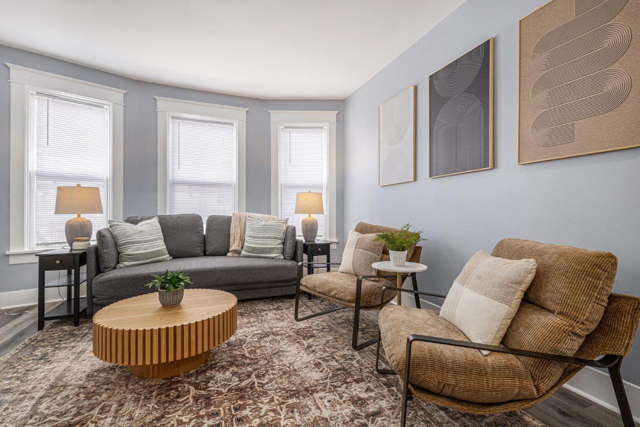 Completely Remodeled Walking Distance to Downtown Close to the Beach Downstairs Washer Dryer - B&B