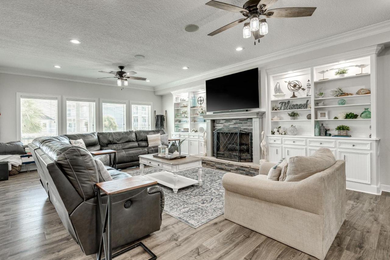Five Bedroom Holiday Home