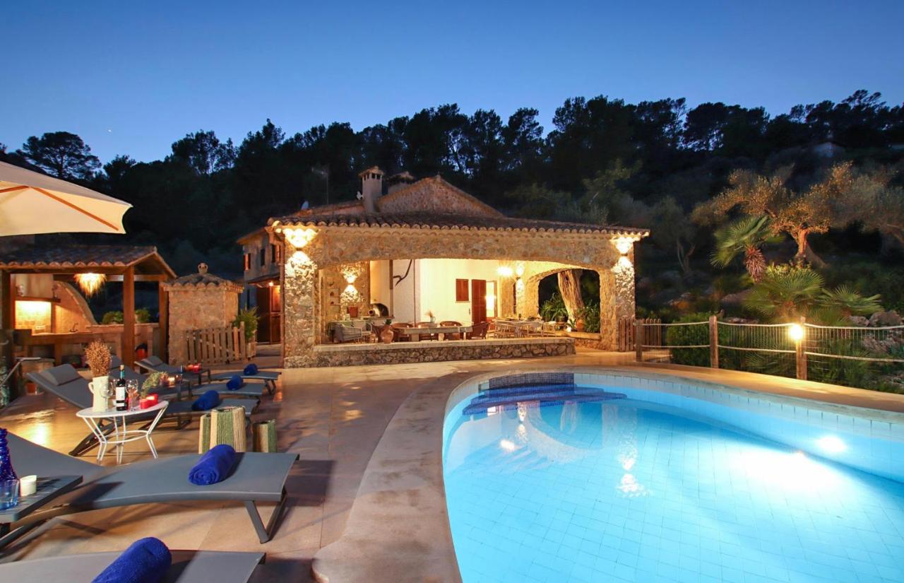 Rustic house recently renovated villa with views to the Pollensa mountains by Renthousing - B&B