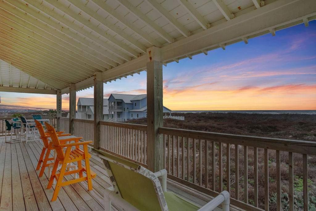 Royal Dunes-Waterfront Walk to Beach Shared Pool - B&B Port Aransas