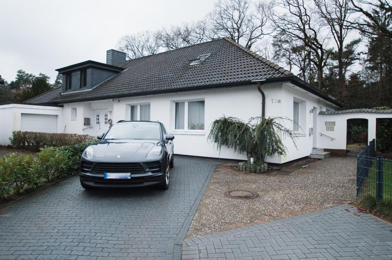 Modern house half - near Hamburg Airport - B&B Norderstedt
