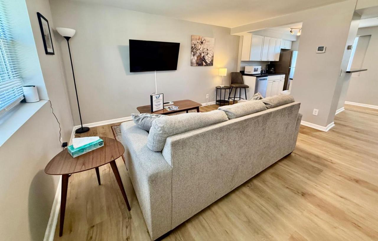 Davenport Dwellings-Midtown 3Bed - Bed and Breakfast Omaha