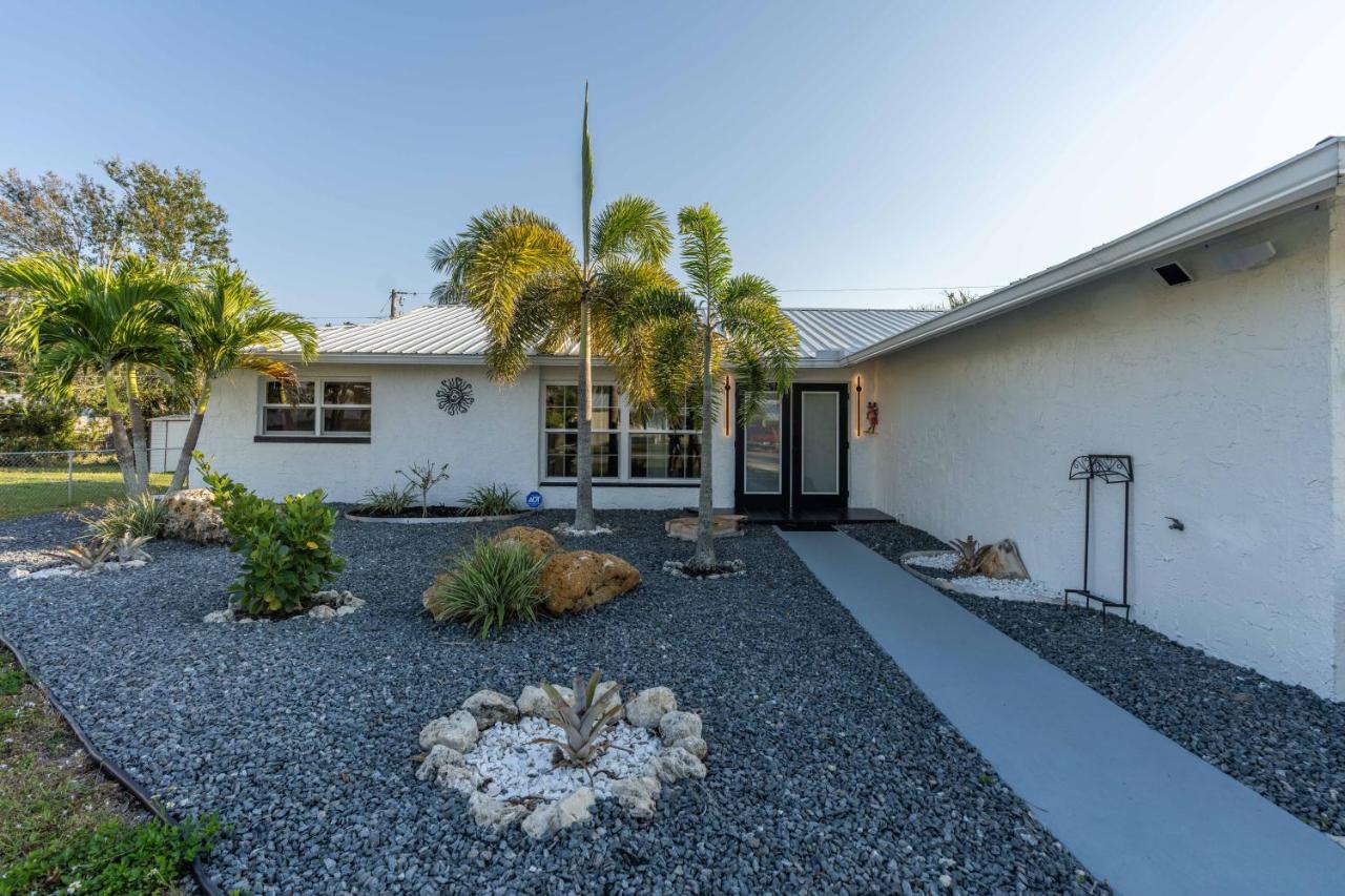 Entire House Pets Events Parties Permitted, 5 minutes drive to beach - B&B Fort Myers