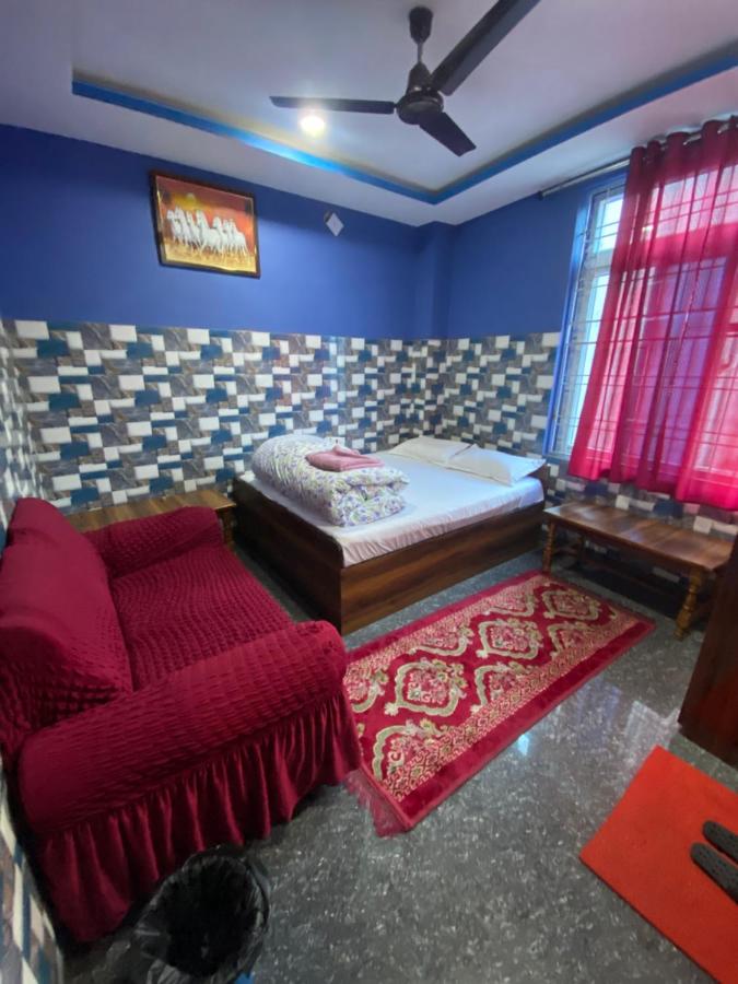 Deluxe Double Room (1 adult + 2 children)