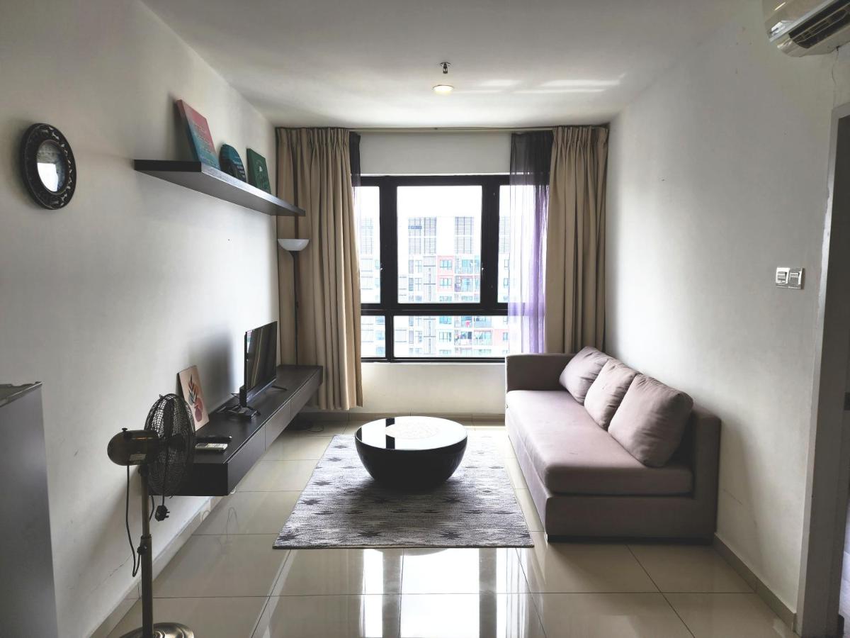 I-Suite Block B ,2R1B # Shah Alam, I-City, Free Wifi & Parking - Chambres d'hôtes Shah Alam
