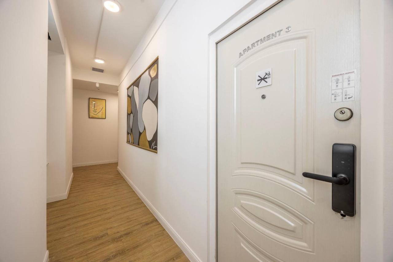 One-Bedroom Deluxe Apartment