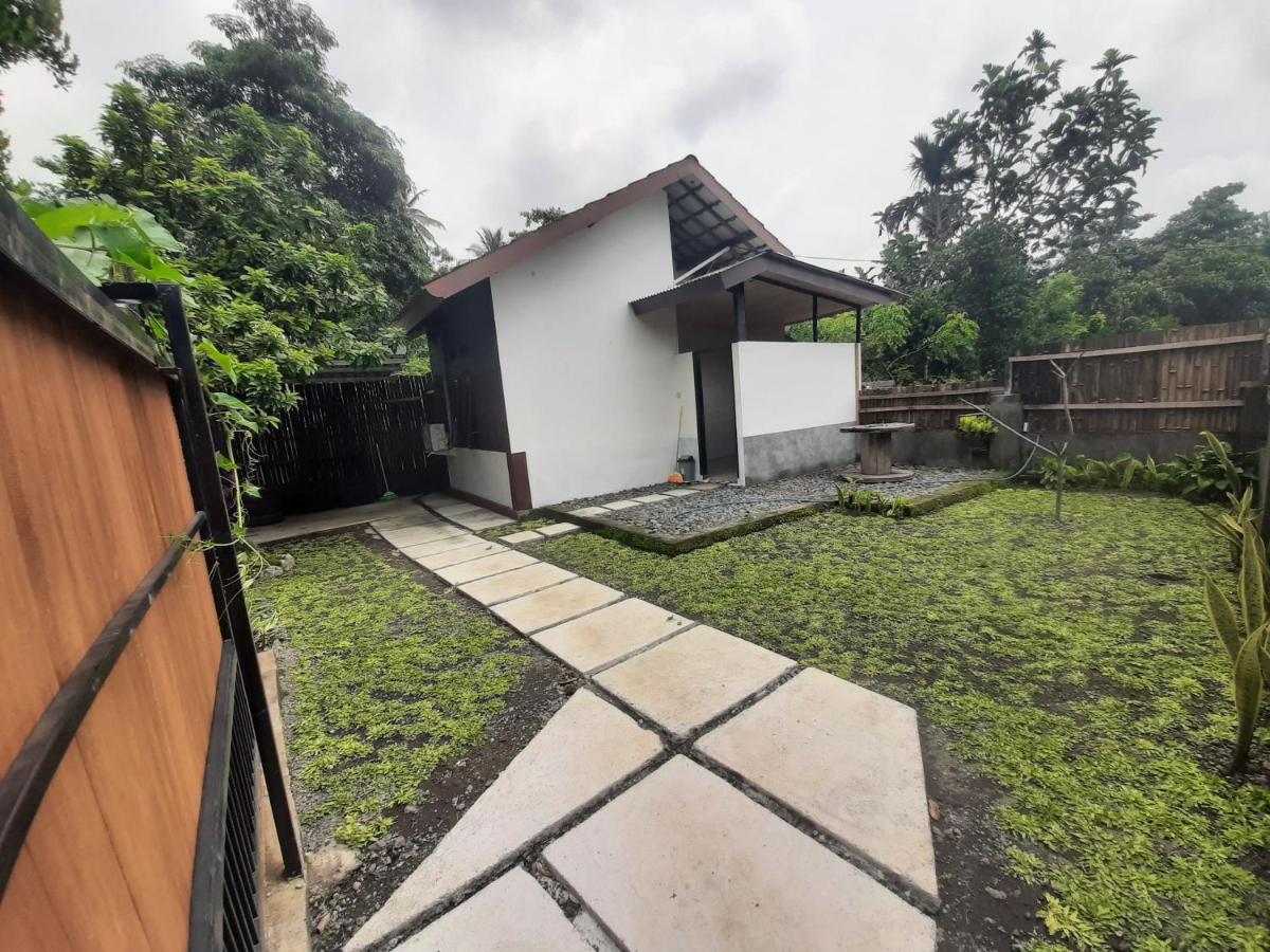 D' La Calma Guest House - Bed and Breakfast Selong