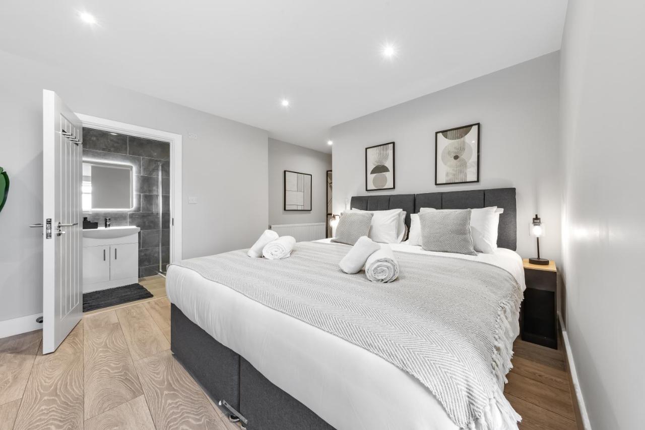 Modern Studio Arnos Grove 3 Beds Tube Access Parking & Wifi - Chambres d'hôtes New Southgate