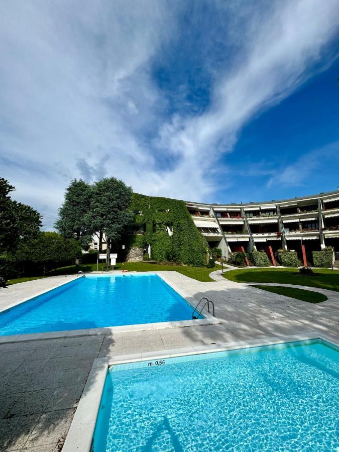 Lake view with 2 swimming pools Desenzano - Ferienwohnung Desenzano del Garda