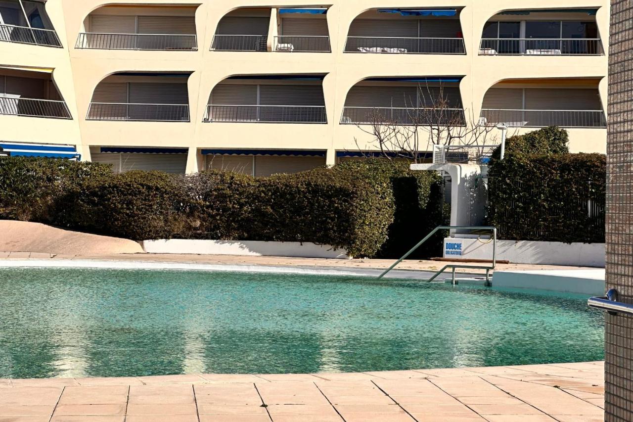 Studio Les Jardins du Port Port Camargue avec piscine à 2 pas de la plage - Bed and Breakfast