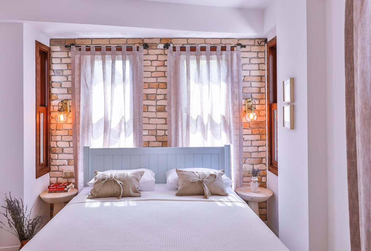 50 meters to the Long Bazaar in LavantaKaş 1 Kaş Square - B&B Kas