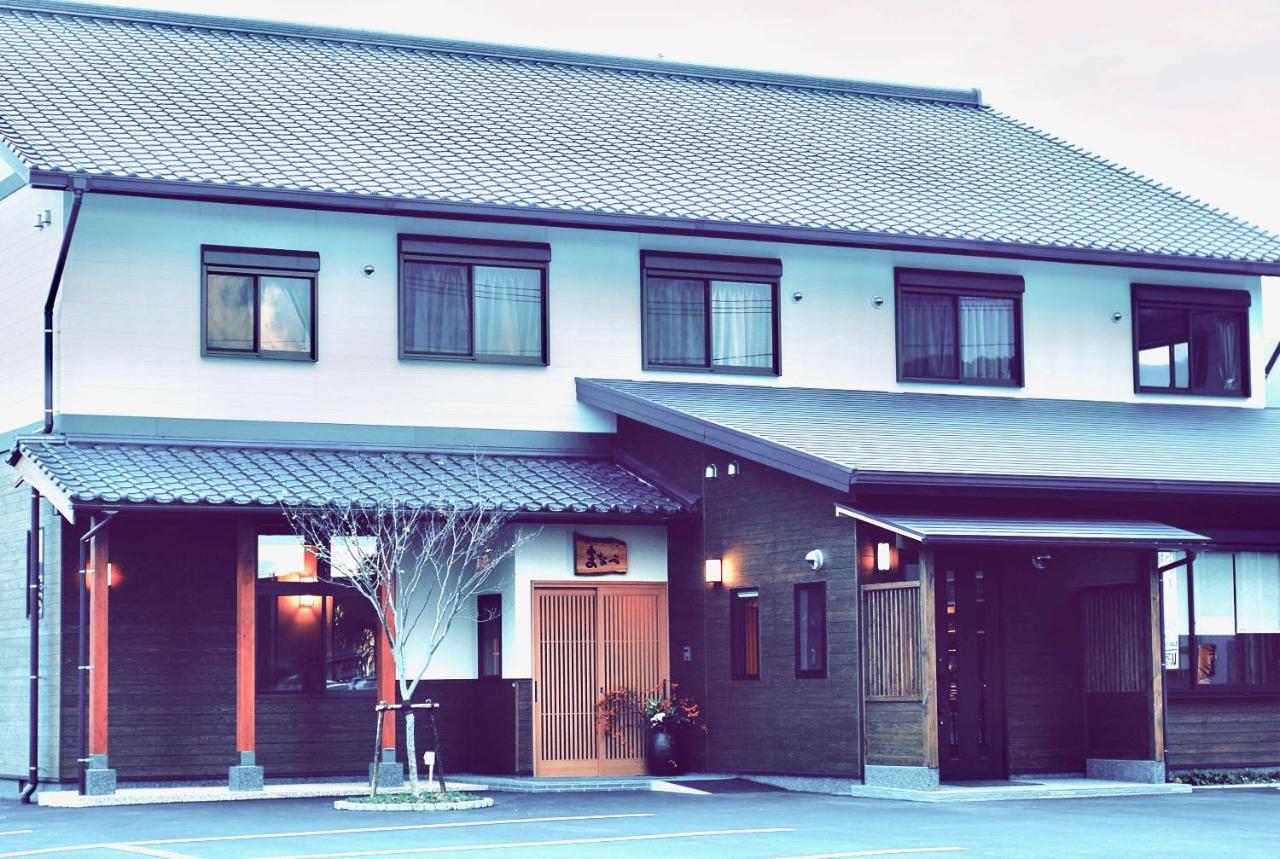 まなべ旅館 - B&B