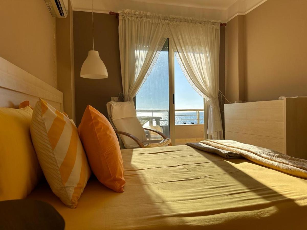 Beach View! Seaside Apartment - B&B Durrës