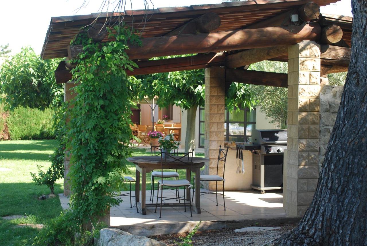 Provencal villa, Luberon Park - Chambres d’hôtes Maubec