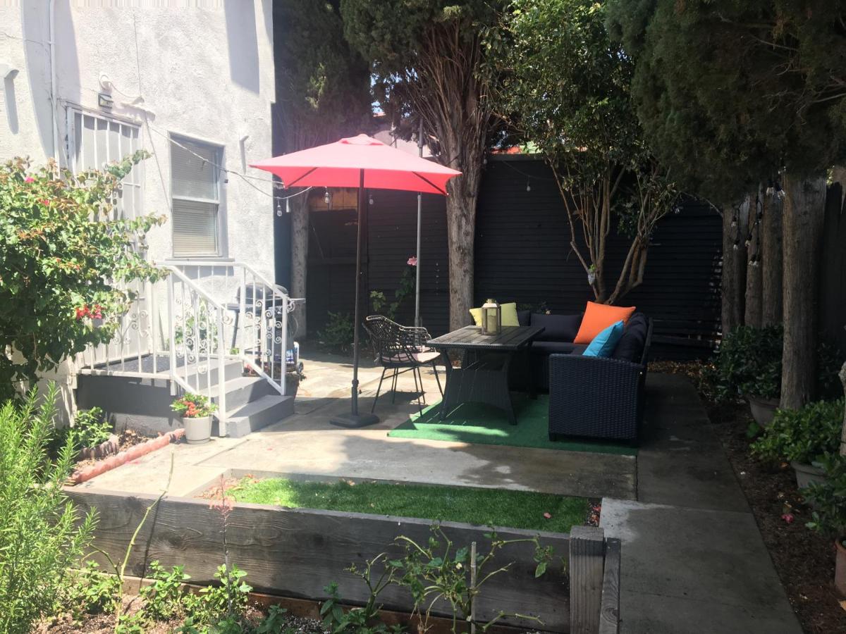 4bed 2ba Hollywood house Block away from sunset, Free parking, private backyard - B&B Los Angeles