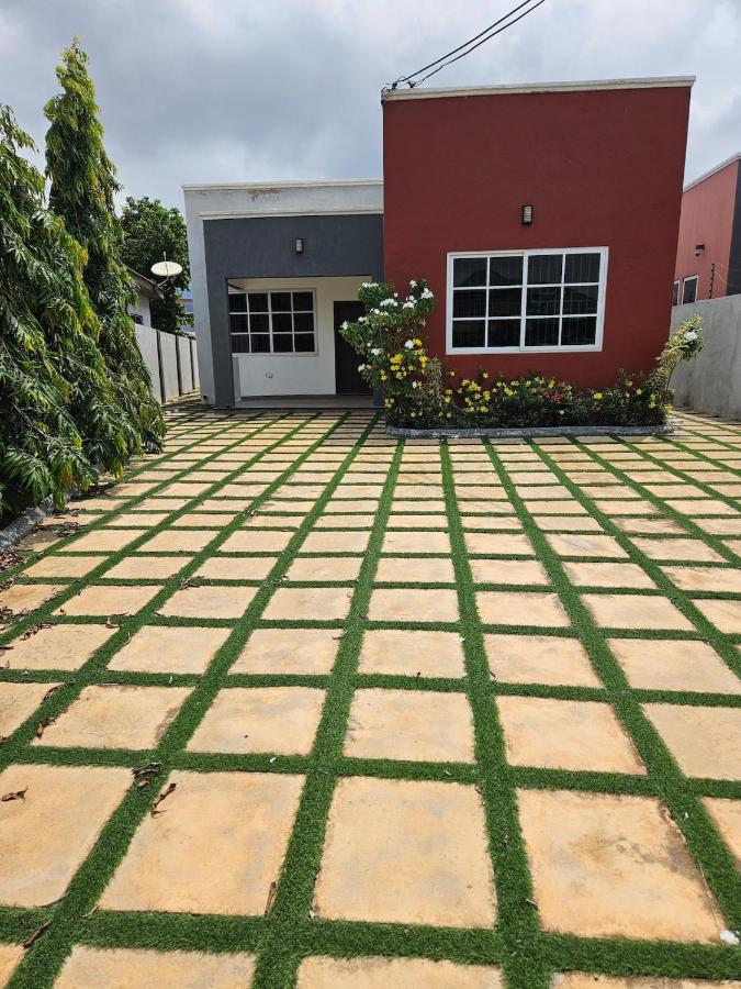 Cozy 3 bedroom house in Frafraha - B&B Oshiyie