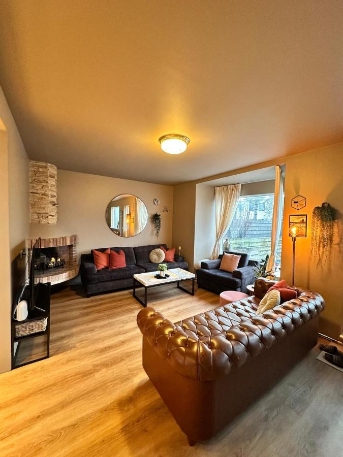 Family house near airport - B&B