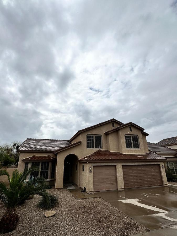 Desert Oasis 4BD 3BA, Lux Resort Pool in Mesa, AZ - B&B