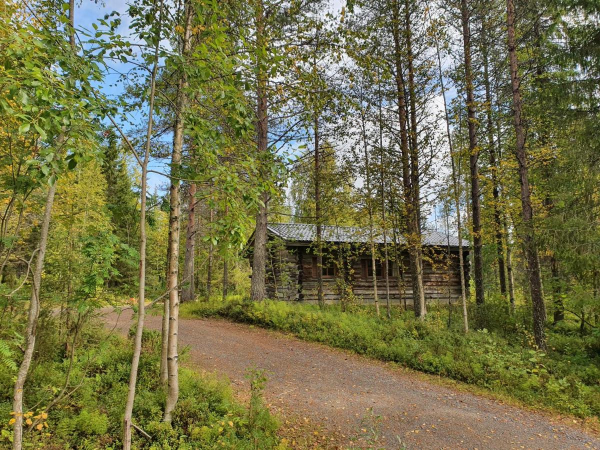 Kelorinne ladun ja järven läheisyydessä - B&B Ruka