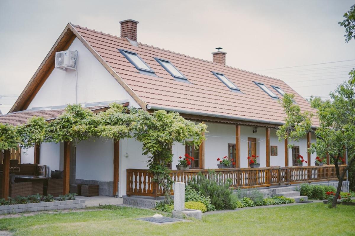 Béke Vendégház - B&B