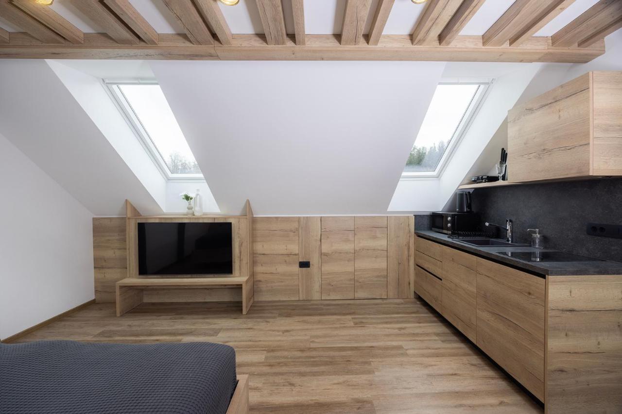 Deluxe Double Studio - Attic