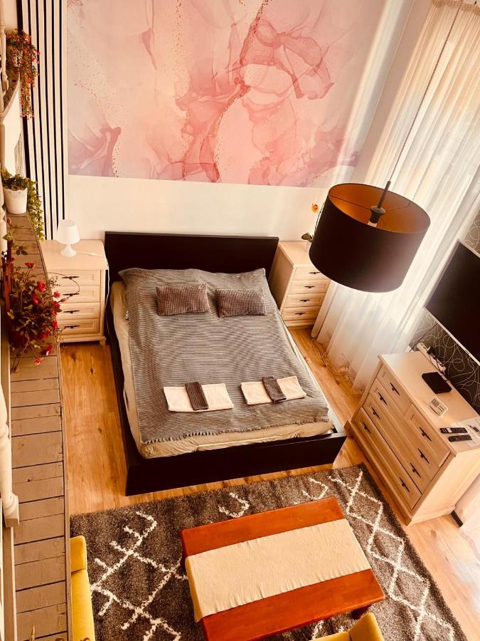 Kálvária with balcony, FREE PARKING and AC - Chambres d’hôtes Budapest