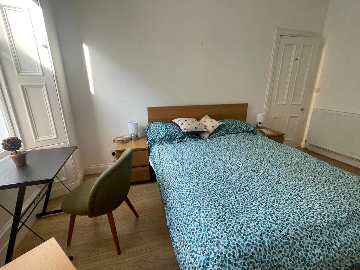 Large flat in chic Bruntsfield - Chambres d’hôtes