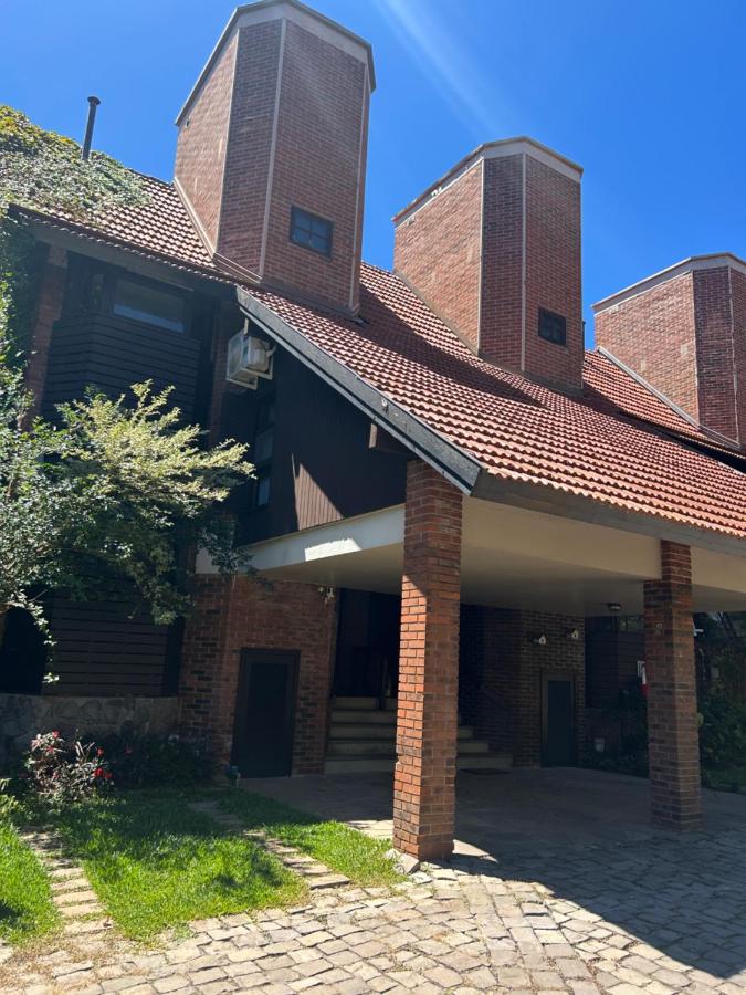 Melhor sobrado de Gramado 600m da Rua Coberta - Chambres d’hôtes