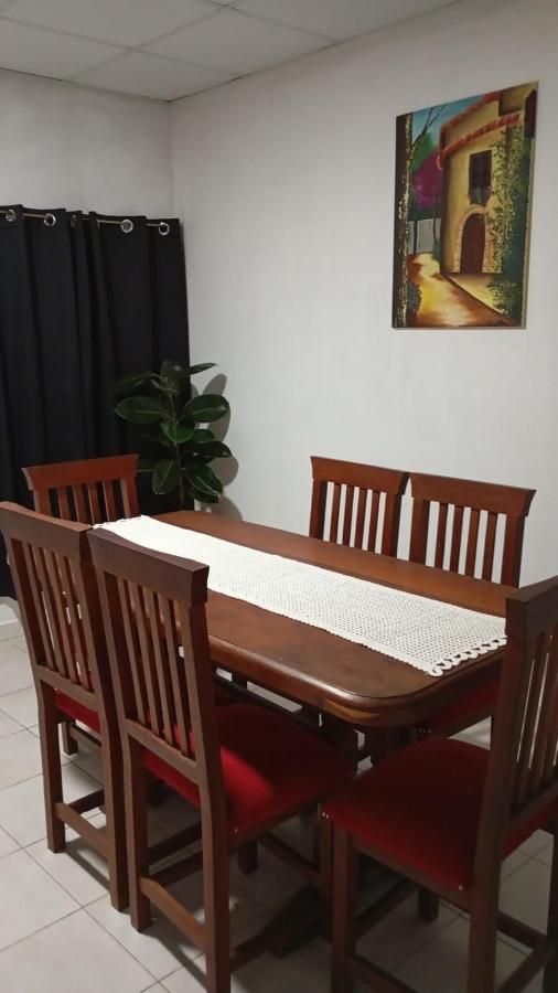 Casa Daia con cochera y piscina - B&B Resistencia