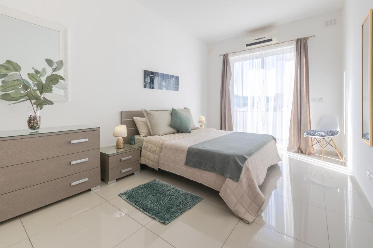 Spacious Penthouse w Side Sea View - B&B San Pawl il-Baħar