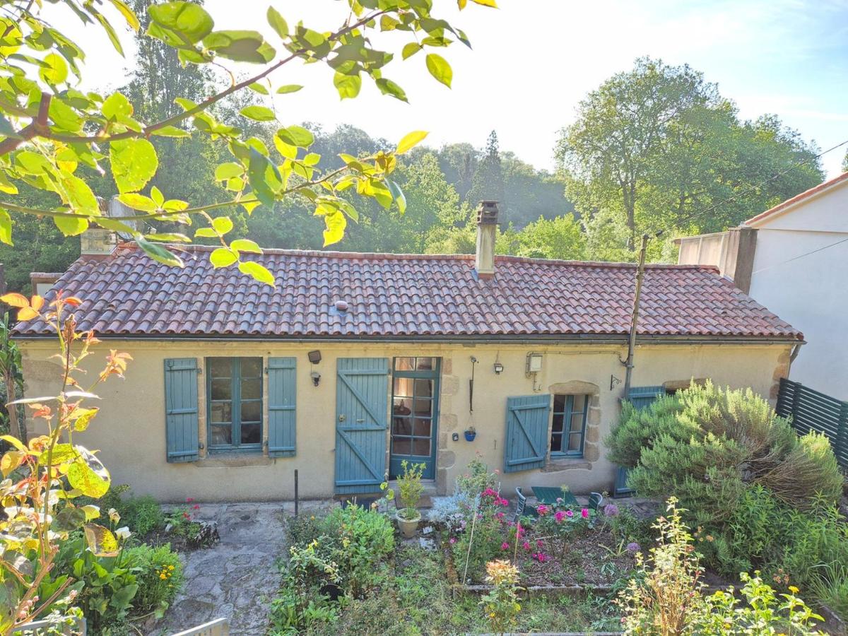 Le Pont Haut vue sur Rivière proche Puy du Fou - B&B