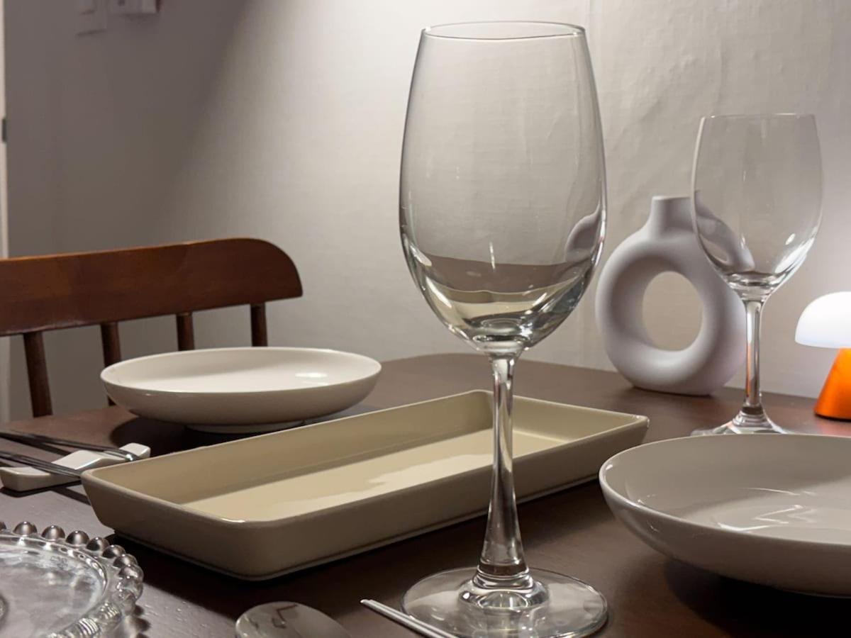 Middle of Seoul, Cozy House, Parking available, Metro Line2 5min, Bus 1min, Full of restaurants & bar, near Seoul National University - Chambres d'hôtes Séoul