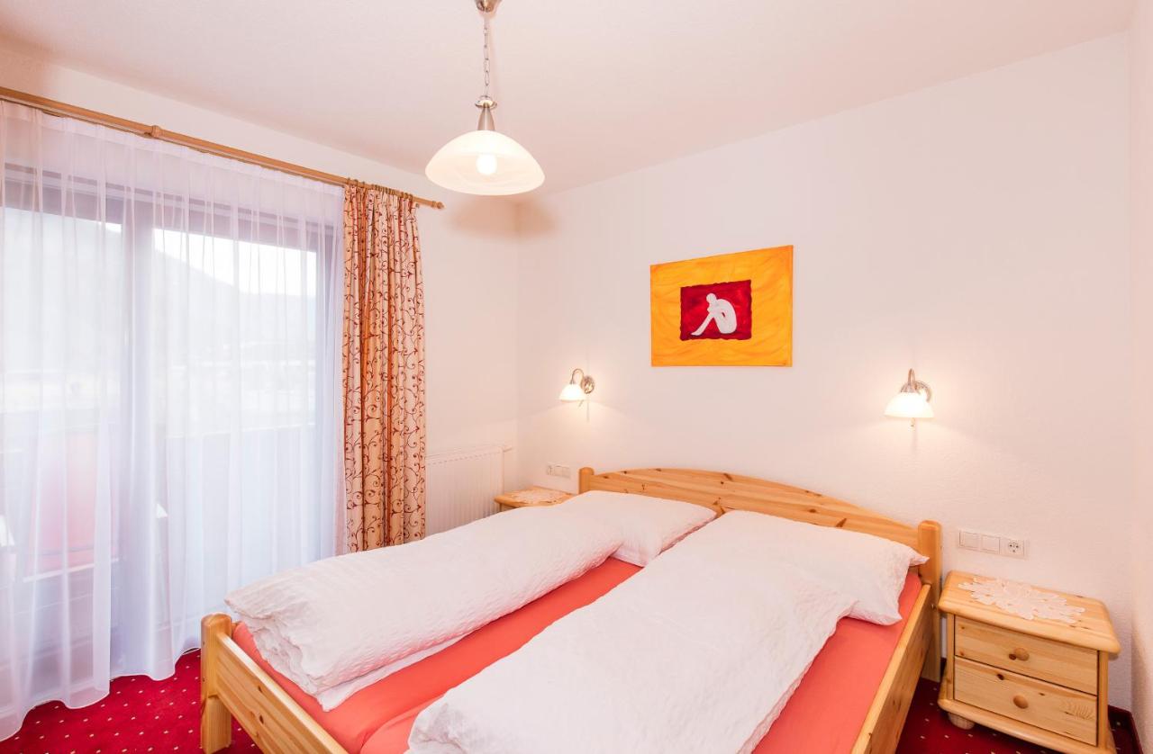 One-Bedroom Apartment with Balcony (Felderkogl)