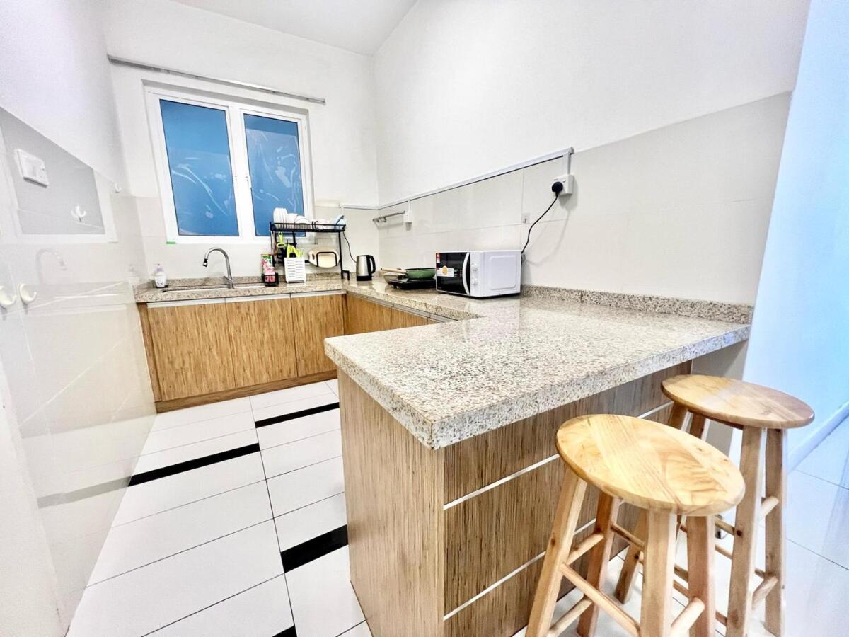SG 1-6Pax 1Room 4Bed Sky Pod Puchong IOI Mall LRT - B&B Puchong Batu Dua Belas