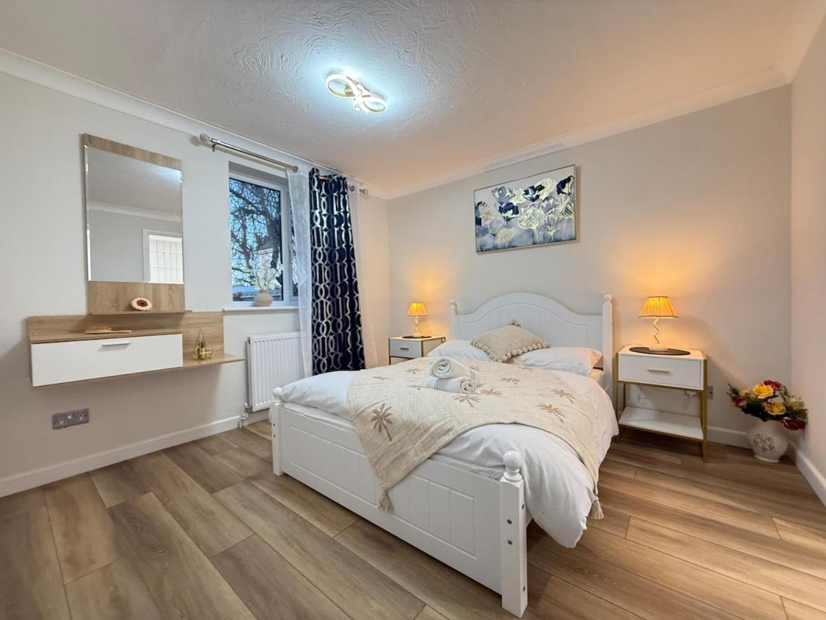 Elegant En-suite Flat in Farnham - Bed and Breakfast